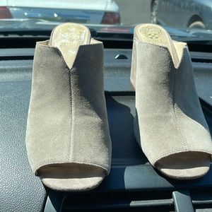 Vince camuto almost perfect slides Barely worn. Very comfortable